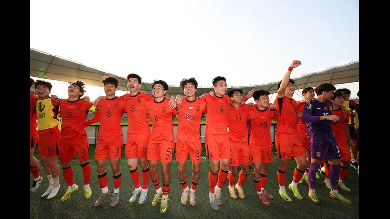 Cầu thủ U23 Trung Quốc và U23 Nhật Bản tranh chấp quả bóng - Phân tích chiến Cầu thủ U23 Trung Quốc và U23 Nhật Bản tranh chấp quả bóng - Phân tích chiến